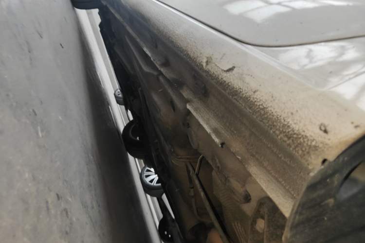 Used Volkswagen Lavida 2013 Restyled Classic 1.6L Automatic Comfort Edition Left Side Sill