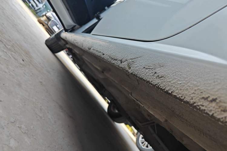 Used Volkswagen Lavida 2013 Revised Classic 1.6L Automatic Fashion Edition Left Side Sill