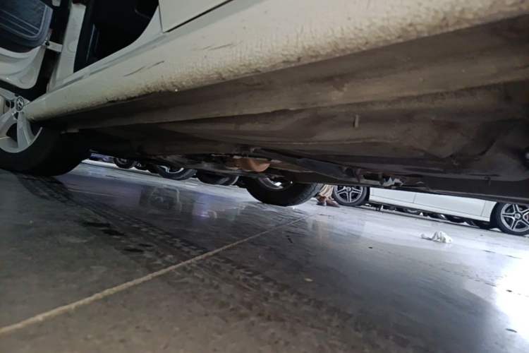 Used Volkswagen Lavida 2013 Revised Classic 1.6L Automatic Fashion Edition Left Side Sill