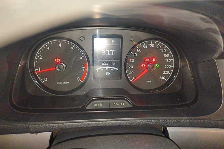 Used Volkswagen Lavida 2013 Revised Classic 1.6L Automatic Fashion Edition Odometer Close Up