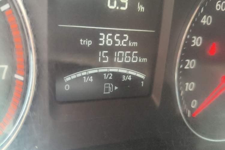 Used Volkswagen Lavida 2013 1.4 TSI Manual Luxury Edition Odometer Close Up