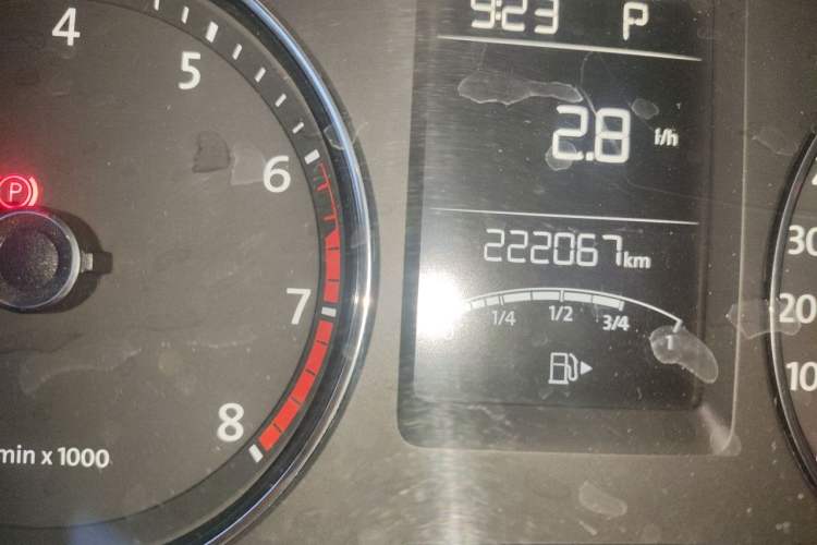 Used Volkswagen Lavida 2013 1.6L Automatic Comfort Edition Odometer Close Up