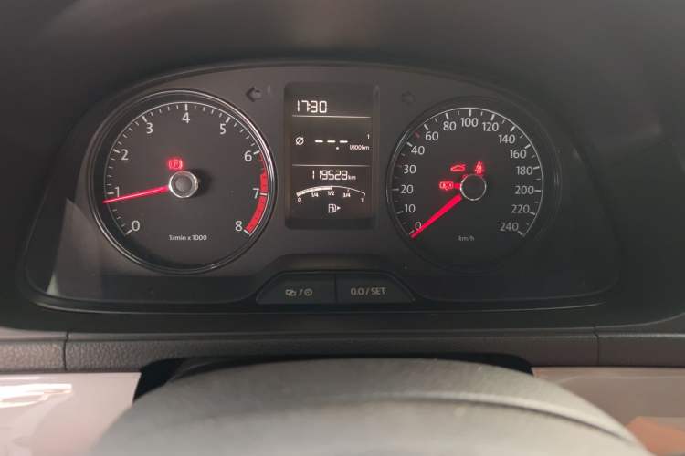 Used Volkswagen Lavida 2013 Revised Classic 1.6L Manual Fashion Edition Odometer Close Up
