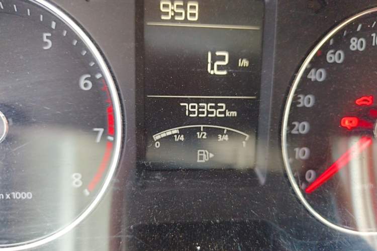 Used Volkswagen Lavida 2013 Restyled Classic 1.6L Manual Comfort Edition Odometer Close Up