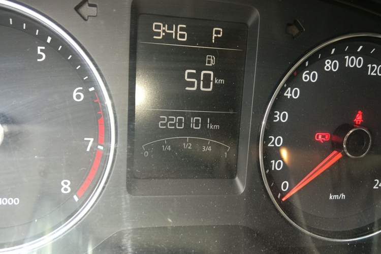 Used Volkswagen Lavida 2013 1.4TSI DSG Comfort Edition Odometer Close Up