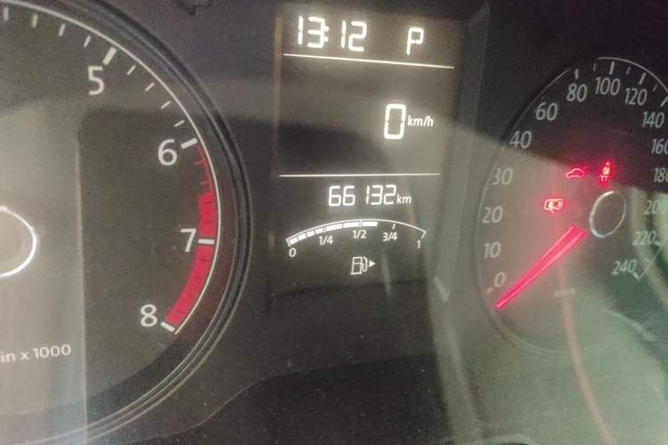 Used Volkswagen Lavida 2013 Revised Classic 1.6L Automatic Fashion Edition Odometer Close Up
