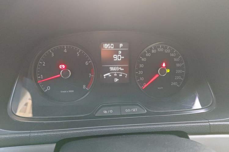 Used Volkswagen Lavida 2013 Revised Classic 1.6L Automatic Fashion Edition Odometer Close Up