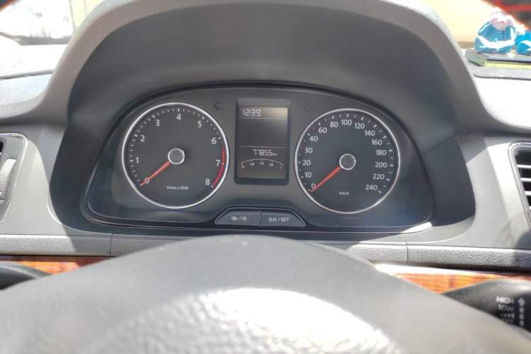Used Volkswagen Lavida 2013 1.4TSI Manual Comfort Edition Odometer Close Up