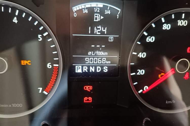 Used Volkswagen Lavida 2013 Classic 1.6L Automatic Fashion Edition Odometer Close Up