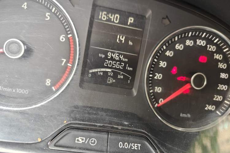 Used Volkswagen Lavida 2013 1.4TSI DSG Comfort Edition Odometer Close Up