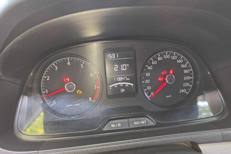 Used Volkswagen Lavida 2013 Revised Classic 1.6L Manual Fashion Edition Odometer Close Up