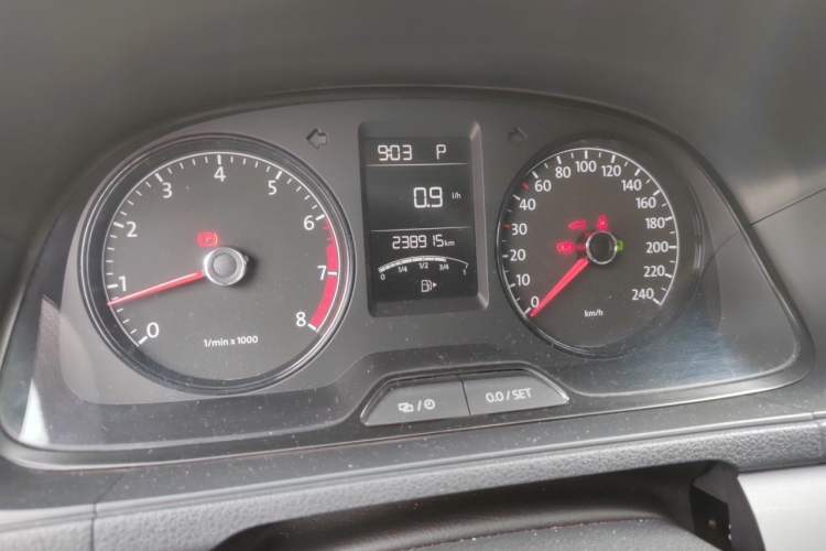 Used Volkswagen Lavida 2013 Revised Classic 1.6L Automatic Fashion Edition Odometer Close Up
