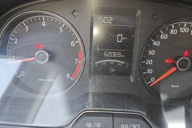 Used Volkswagen Lavida 2013 Revised Classic 1.6L Manual Fashion Edition Odometer Close Up