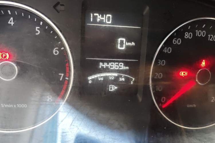 Used Volkswagen Lavida 2013 Restyled Classic 1.6L Manual Comfort Edition Odometer Close Up
