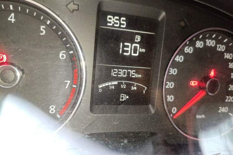 Used Volkswagen Lavida 2013 1.4TSI Manual Comfort Edition Odometer Close Up