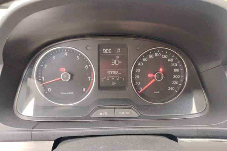 Used Volkswagen Lavida 2013 Revised Version 1.4 TSI DSG Comfort Edition Odometer Close Up