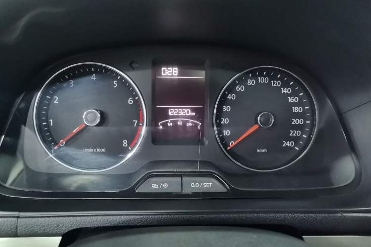 Used Volkswagen Lavida 2013 Revised Version 1.4 TSI DSG Comfort Edition Odometer Close Up