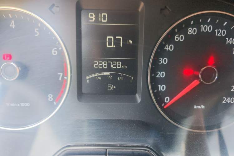 Used Volkswagen Lavida 2013 Restyled Classic 1.6L Manual Comfort Edition Odometer Close Up