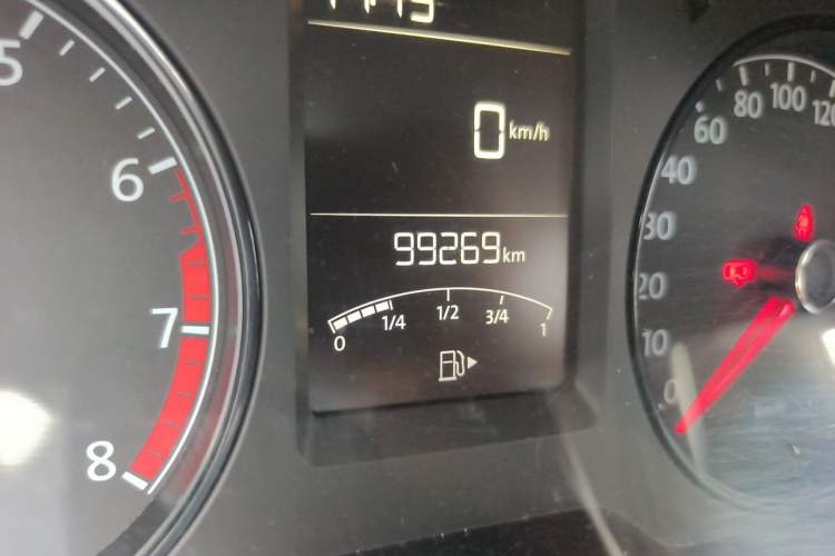 Used Volkswagen Lavida 2013 Revised Classic 1.6L Manual Fashion Edition Odometer Close Up