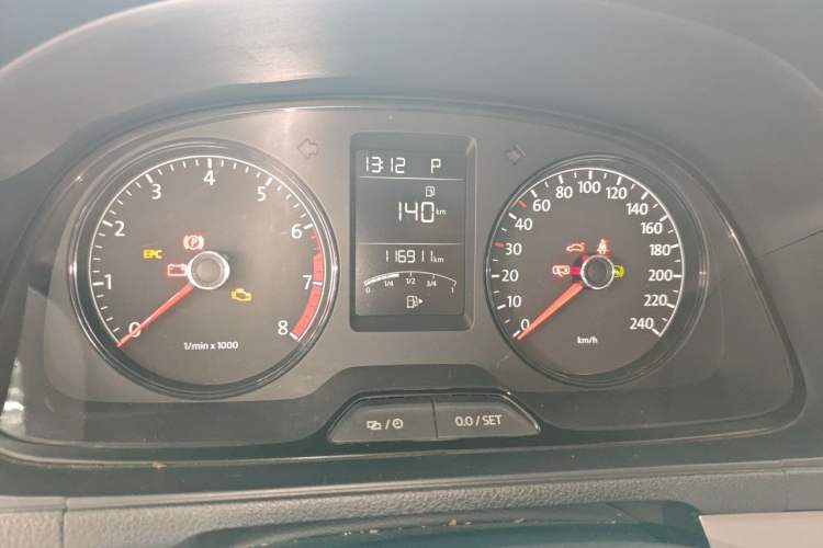 Used Volkswagen Lavida 2013 Revised Classic 1.6L Automatic Fashion Edition Odometer Close Up
