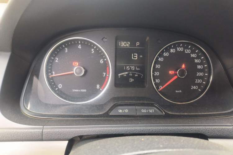 Used Volkswagen Lavida 2013 1.6L Automatic Comfort Edition Odometer Close Up