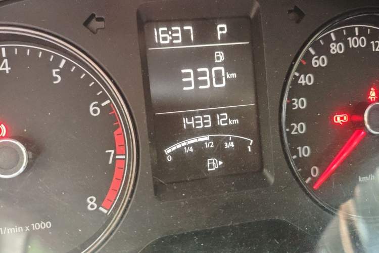 Used Volkswagen Lavida 2013 1.6L Automatic Fashion Edition Odometer Close Up