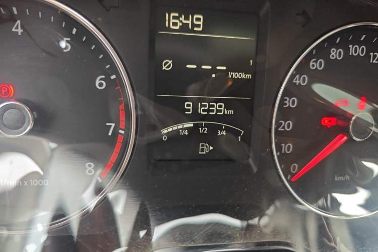 Used Volkswagen Lavida 2013 Restyled Classic 1.6L Manual Comfort Edition Odometer Close Up