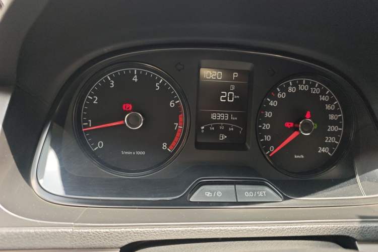 Used Volkswagen Lavida 2013 Revised Classic 1.6L Automatic Fashion Edition Odometer Close Up