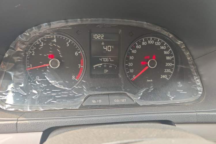 Used Volkswagen Lavida 2013 Revised Classic 1.6L Manual Fashion Edition Odometer Close Up