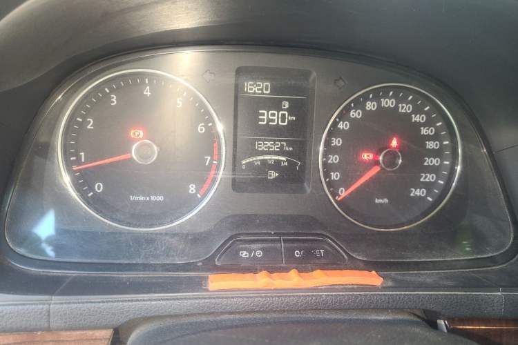 Used Volkswagen Lavida 2013 Restyled Classic 1.6L Manual Comfort Edition Odometer Close Up