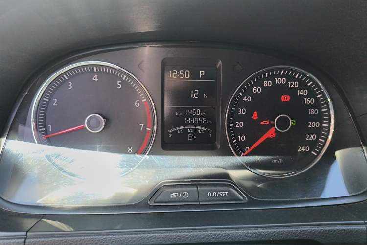 Used Volkswagen Lavida 2013 Revised Version 1.4 TSI DSG Comfort Edition Odometer Close Up