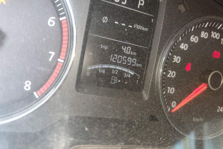 Used Volkswagen Lavida 2013 1.4TSI DSG Comfort Edition Odometer Close Up