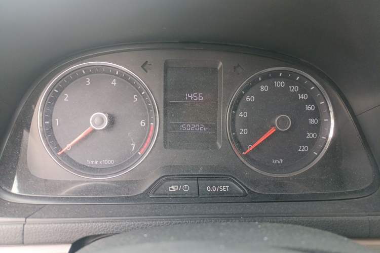 Used Volkswagen Lavida 2013 1.6L Manual Fashion Edition Odometer Close Up