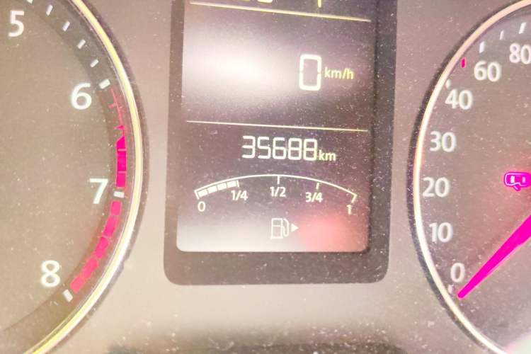 Used Volkswagen Lavida 2013 1.4TSI DSG Comfort Edition Odometer Close Up