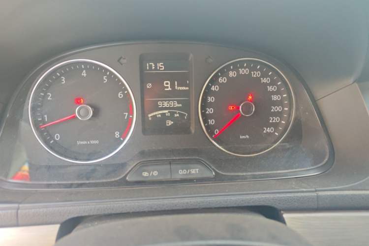 Used Volkswagen Lavida 2013 Restyled Classic 1.6L Manual Comfort Edition Odometer Close Up