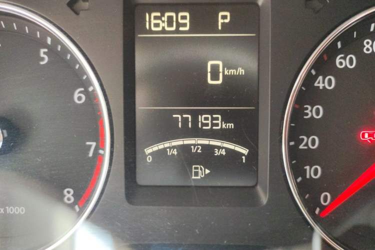 Used Volkswagen Lavida 2013 1.6L Automatic Luxury Edition Odometer Close Up