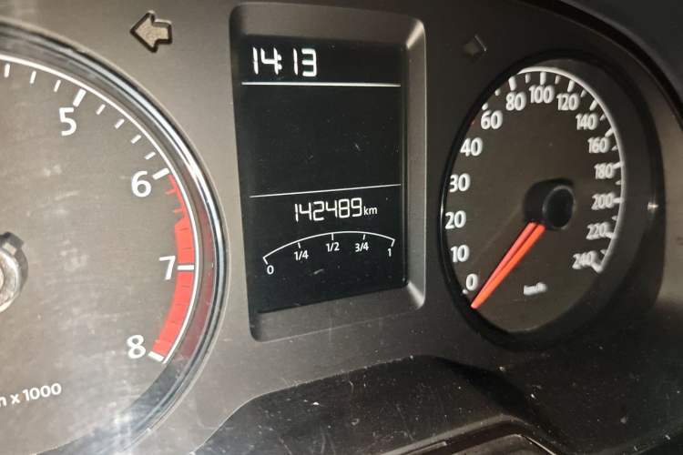 Used Volkswagen Lavida 2013 Revised Classic 1.6L Automatic Fashion Edition Odometer Close Up
