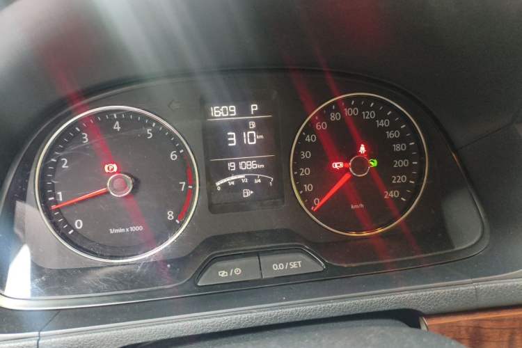 Used Volkswagen Lavida 2013 Restyled Classic 1.6L Automatic Comfort Edition Odometer Close Up