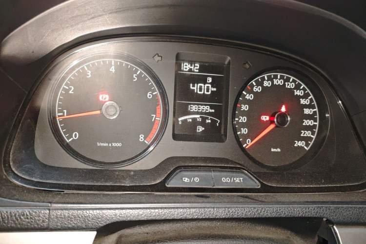 Used Volkswagen Lavida 2013 1.6L Manual Fashion Edition Odometer Close Up