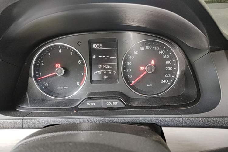 Used Volkswagen Lavida 2013 Restyled Classic 1.6L Manual Comfort Edition Odometer Close Up