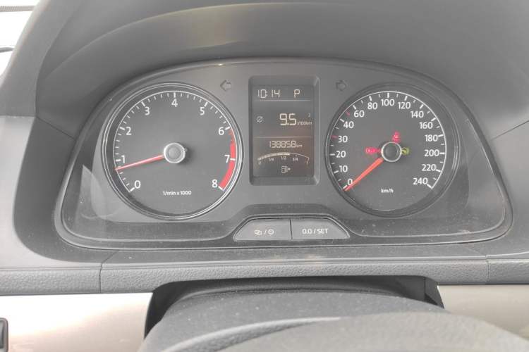 Used Volkswagen Lavida 2013 Revised Classic 1.6L Automatic Fashion Edition Odometer Close Up