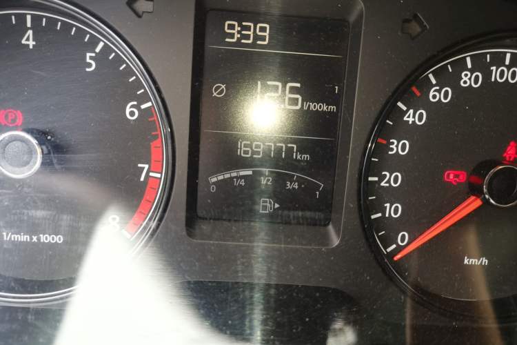 Used Volkswagen Lavida 2013 Revised Classic 1.6L Manual Fashion Edition Odometer Close Up