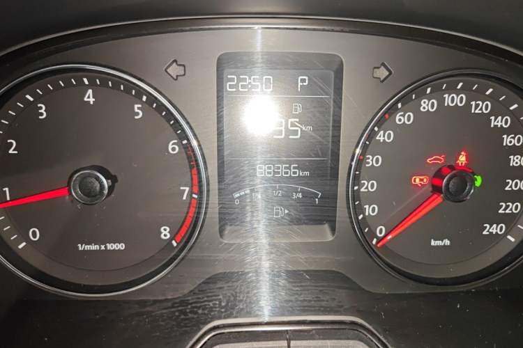 Used Volkswagen Lavida 2013 Restyled Classic 1.6L Automatic Comfort Edition Odometer Close Up