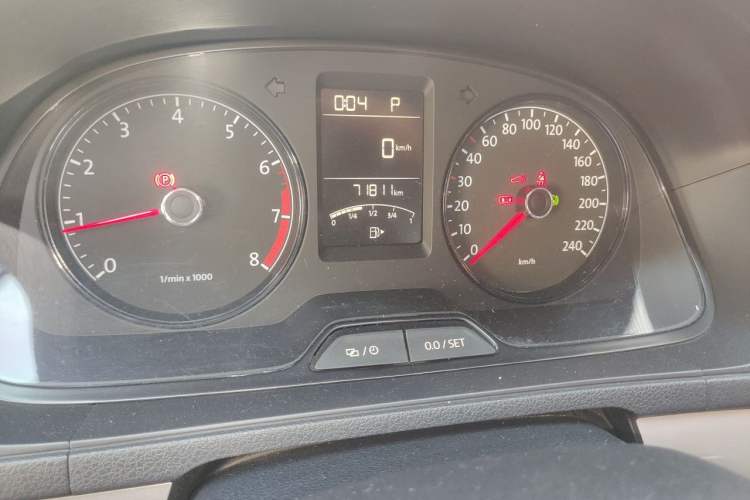 Used Volkswagen Lavida 2013 Revised Classic 1.6L Automatic Fashion Edition Odometer Close Up