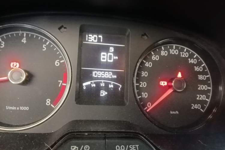 Used Volkswagen Lavida 2013 Revised Classic 1.6L Manual Fashion Edition Odometer Close Up
