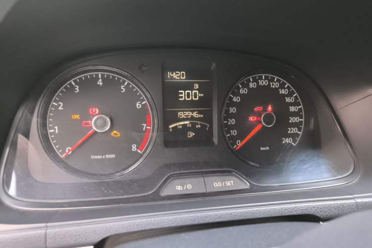 Used Volkswagen Lavida 2013 Revised Classic 1.6L Manual Fashion Edition Odometer Close Up