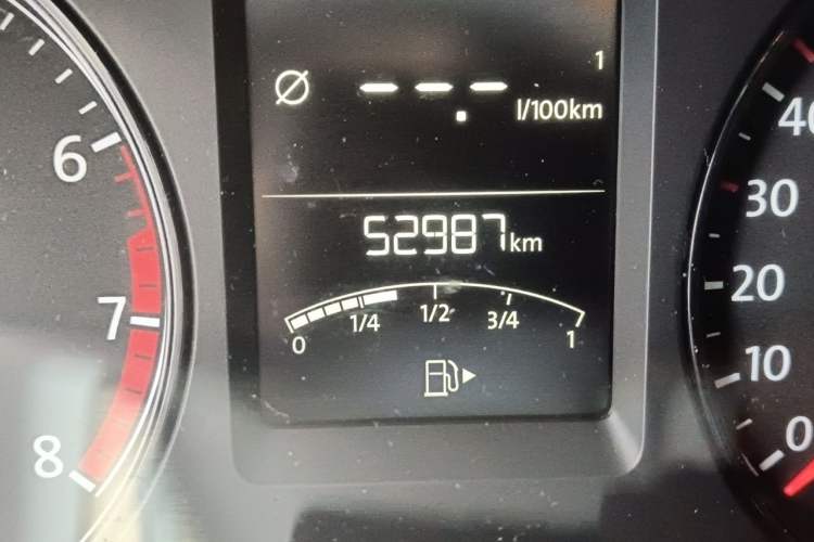 Used Volkswagen Lavida 2013 Revised Classic 1.6L Automatic Fashion Edition Odometer Close Up