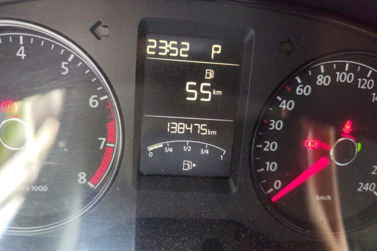 Used Volkswagen Lavida 2013 Revised Classic 1.6L Automatic Fashion Edition Odometer Close Up