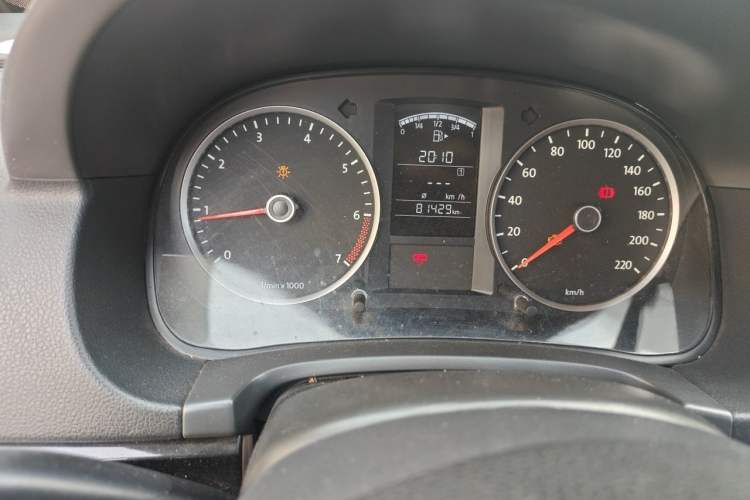 Used Volkswagen Lavida 2013 Classic 1.6L Manual Fashion Edition Odometer Close Up