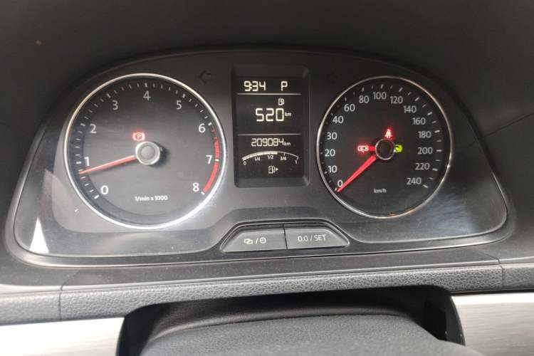 Used Volkswagen Lavida 2013 1.4TSI DSG Comfort Edition Odometer Close Up